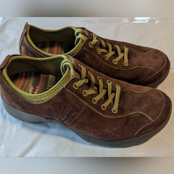 Dansko Slip Resistant Brown and Green, Leather Shoes, Size 39 - Picture 2 of 9